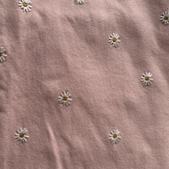 So Cute!!!!! Old Navy pixie high rise blush pink daisy embroidered pants. - Picture 2 of 4